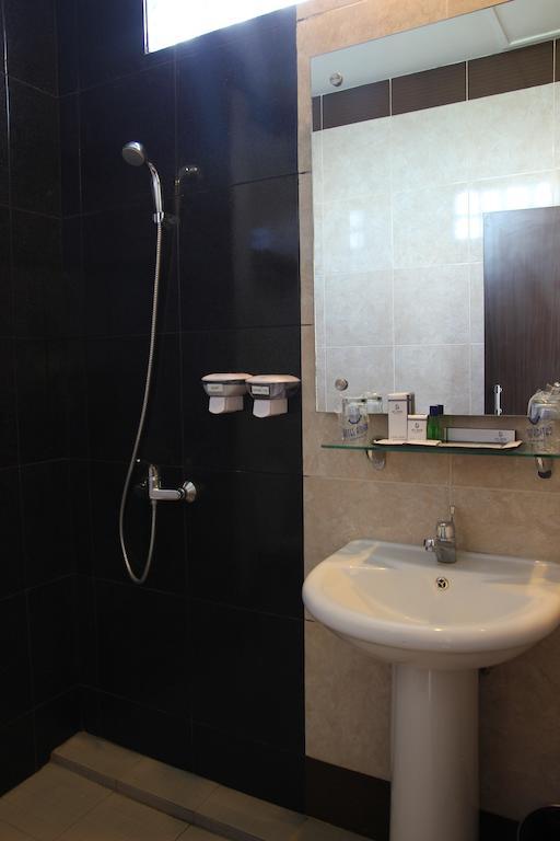 Hotel Roditha Banjarbaru Banjarmasin  Phòng bức ảnh